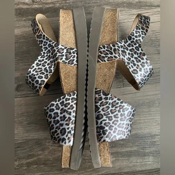Mephisto Women's Cheetah Hook & Loop Sandals Size 6 Adjustable Leather - Picture 3 of 15